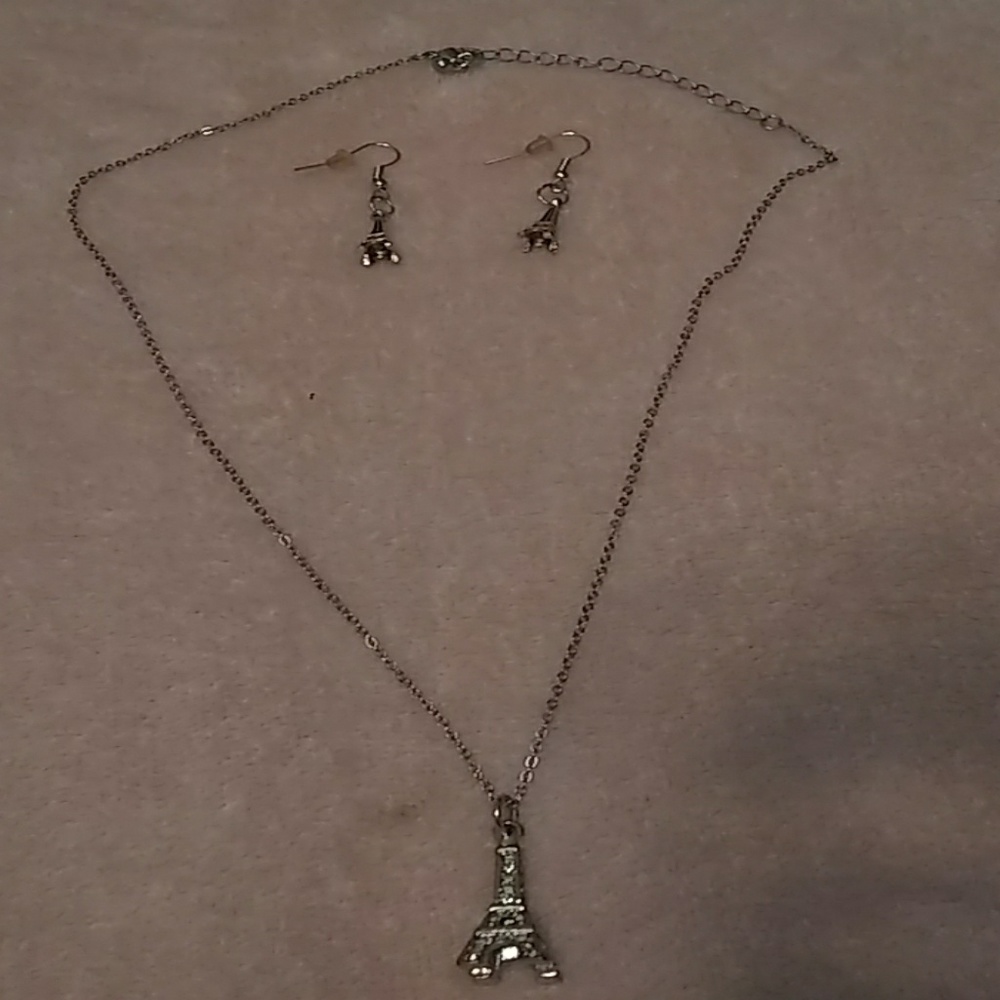 Eiffel tower earing and necklace set